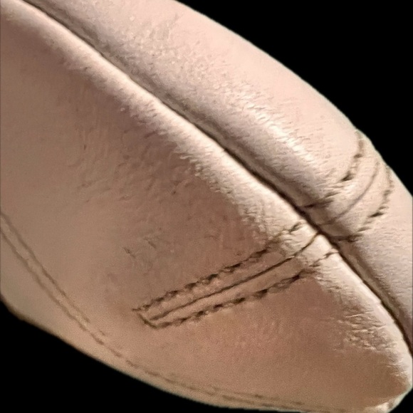 Coach - Picture 5 of 8